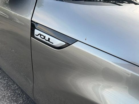Used 2019 Kia Soul FWD image 4