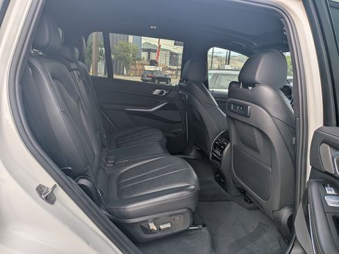 Used 2020 BMW X7 xDrive40i w/ M Sport Package AWD/4WD image 32