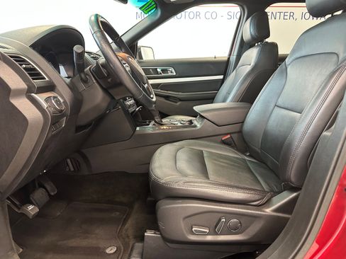 Used 2017 Ford Explorer XLT w/ Equipment Group 202A image 11
