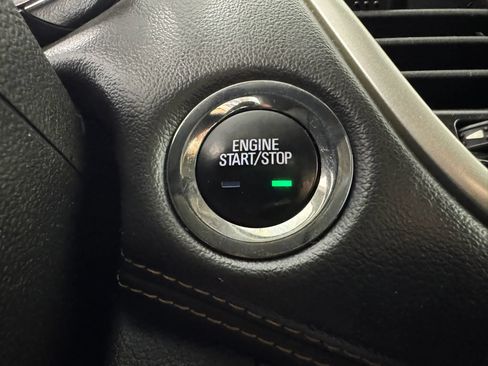 Used 2020 Chevrolet Trax LT w/ LT Convenience Package FWD image 17