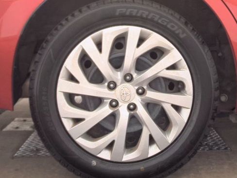 Used 2018 Toyota Corolla LE FWD image 15