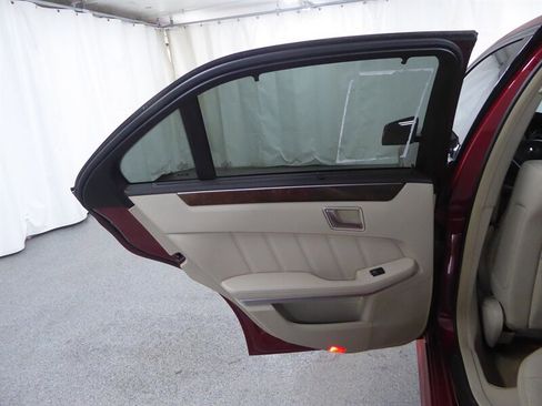 Used 2014 Mercedes-Benz E 350 4MATIC Sedan image 32
