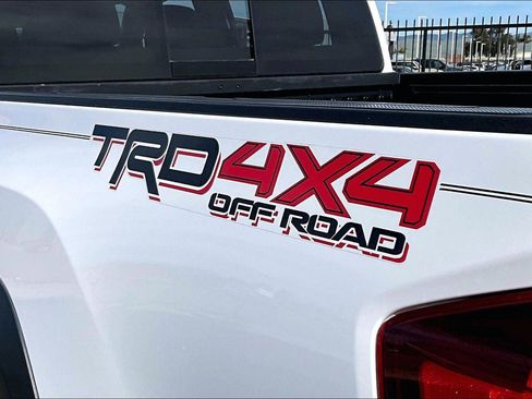 Used 2019 Toyota Tacoma TRD Off-Road image 8