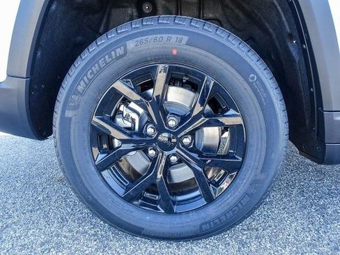 New 2025 Jeep Grand Cherokee L Altitude image 6