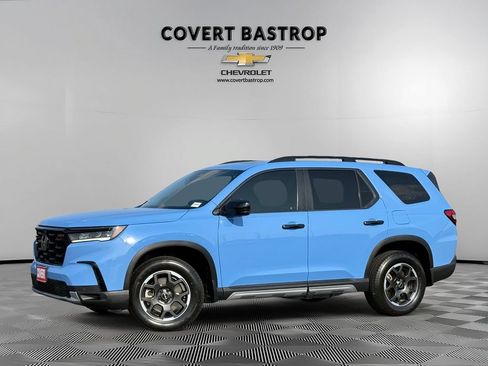Used 2024 Honda Pilot TrailSport image 1