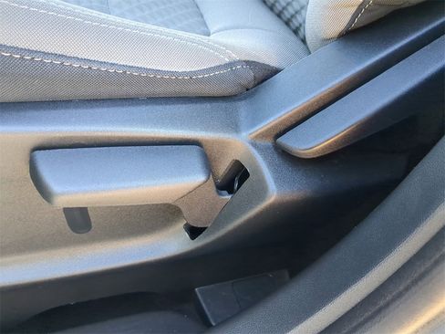 Used 2022 Ford Escape SE image 19