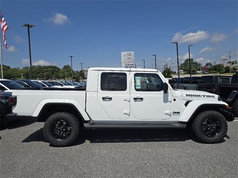 New 2025 Jeep Gladiator Sport image 2