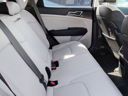 Used 2023 Kia Sportage EX image 8