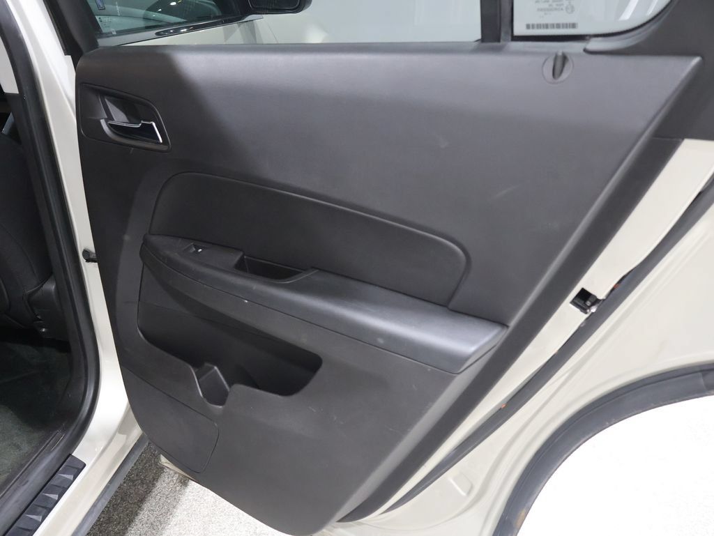 Used 2013 Chevrolet Equinox LT w/ Driver Convenience Package AWD/4WD image 21