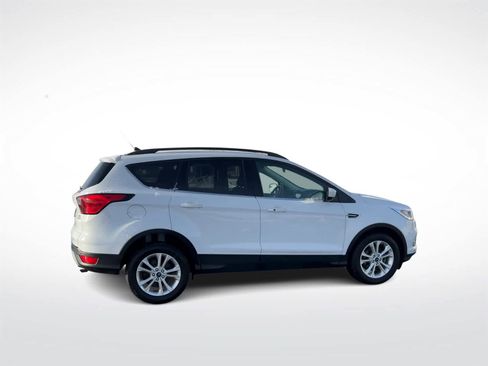 Used 2019 Ford Escape SEL image 9