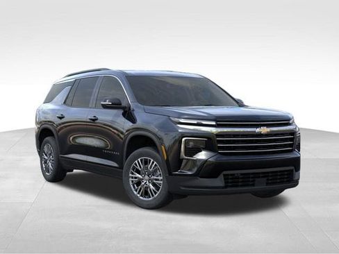 New 2026 Chevrolet Traverse LT w/ Driver Confidence Package AWD/4WD image 7
