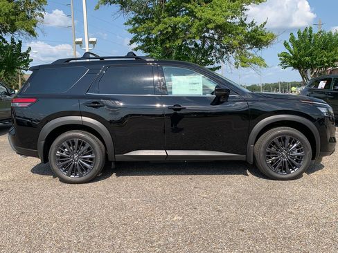 New 2026 Nissan Pathfinder SL w/ SL Premium Package FWD image 2