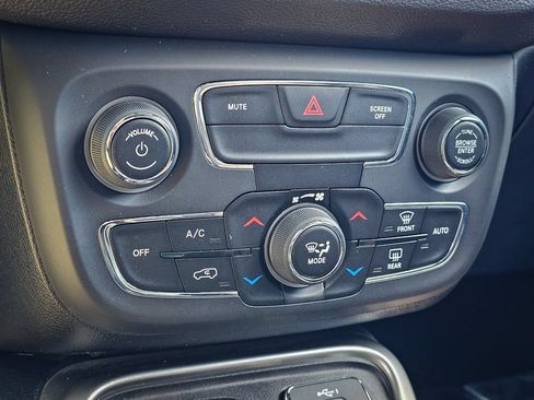 Used 2020 Jeep Compass Latitude AWD/4WD image 23