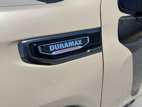 Used 2022 GMC Sierra 1500 AT4 w/ AT4 Preferred Package AWD/4WD image 10