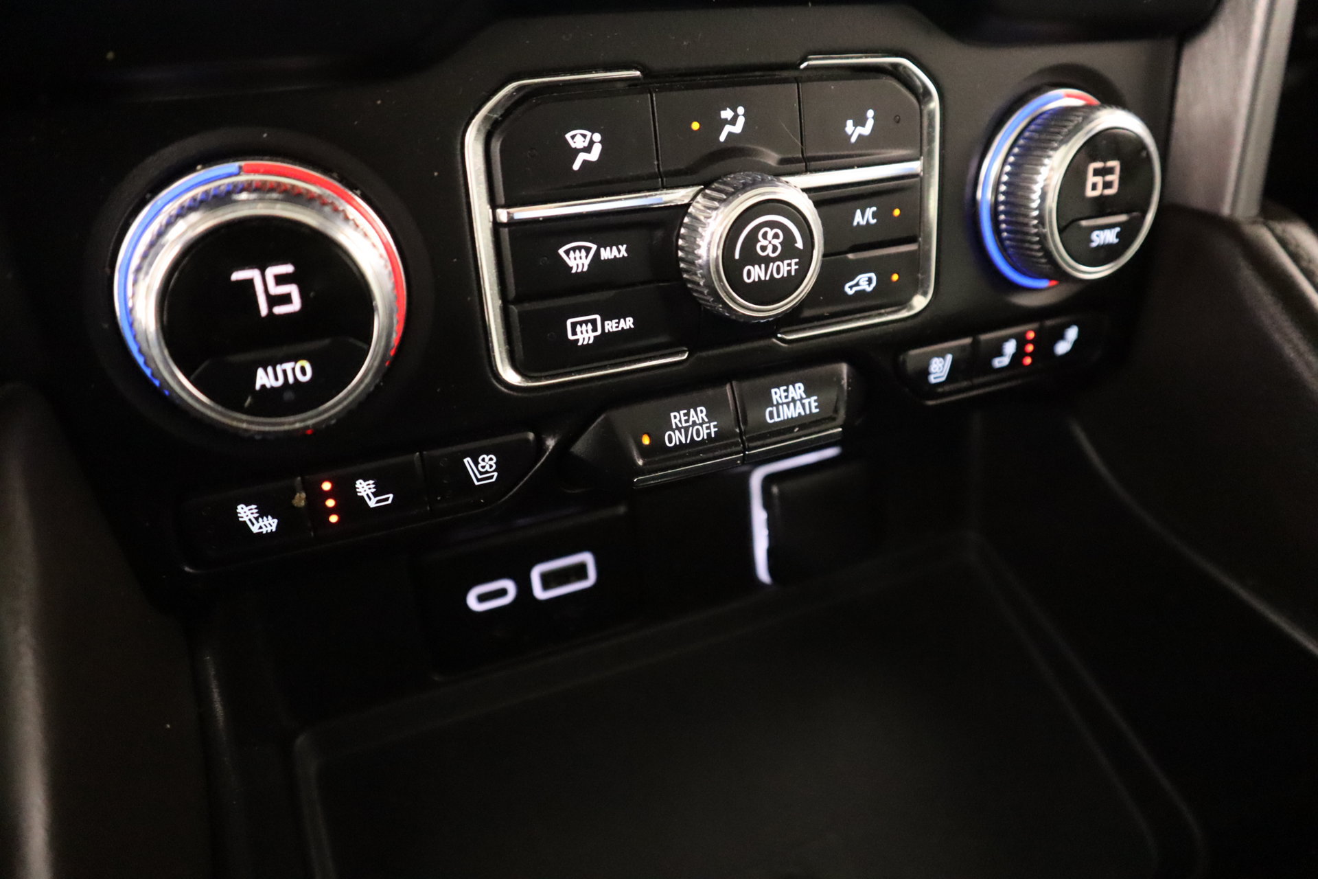 Used 2023 GMC Yukon SLT w/ SLT Premium Package AWD/4WD image 8