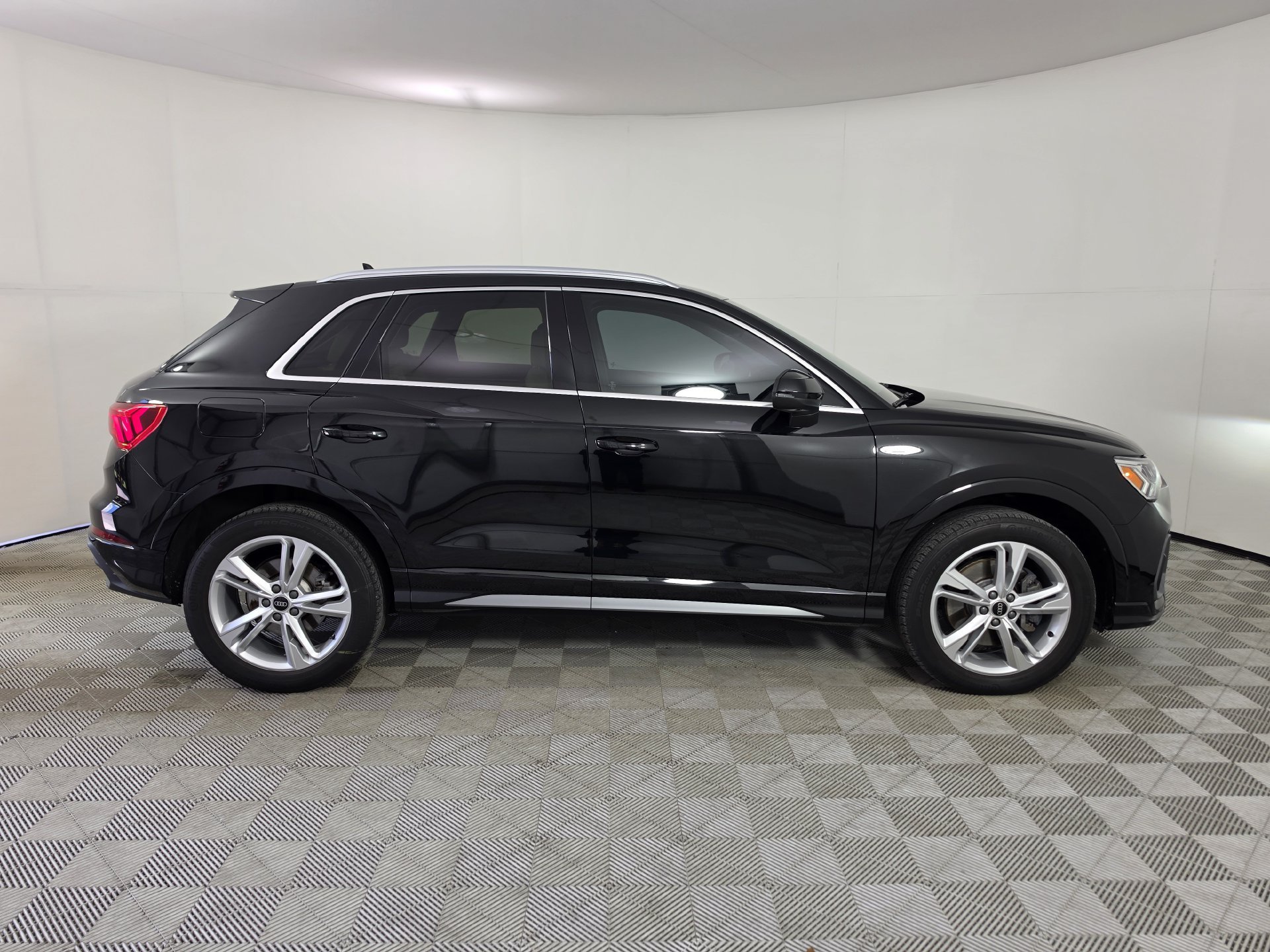 Certified 2024 Audi Q3 2.0T Premium Plus AWD/4WD image 44