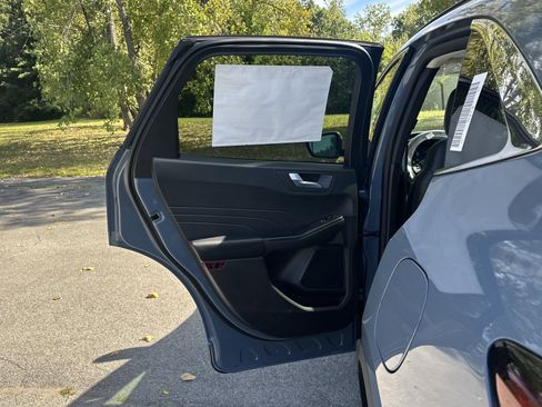 New 2025 Ford Escape SE image 24