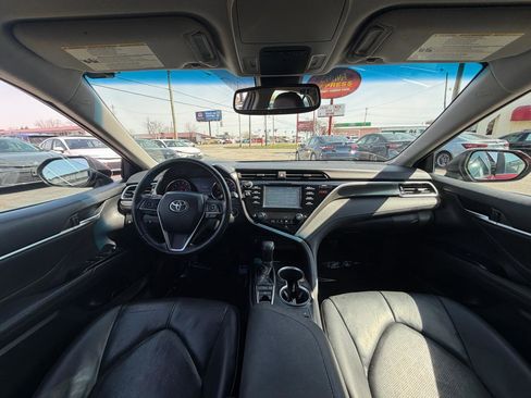 Used 2018 Toyota Camry XSE image 12