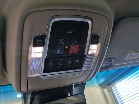 Used 2022 RAM 1500 Laramie AWD/4WD image 13