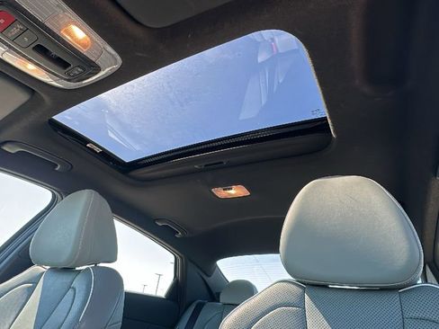 Used 2025 Hyundai Elantra Limited image 5