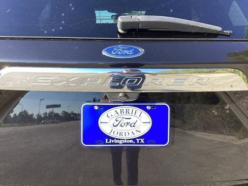 Used 2021 Ford Explorer XLT w/ Equipment Group 202A image 17