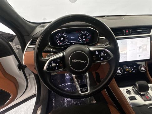 Used 2023 Jaguar F-PACE SVR image 11