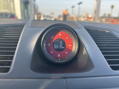 Used 2023 Porsche Cayenne Platinum Edition image 34