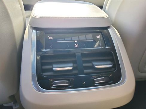 Used 2023 Volvo XC90 B6 Ultimate image 33