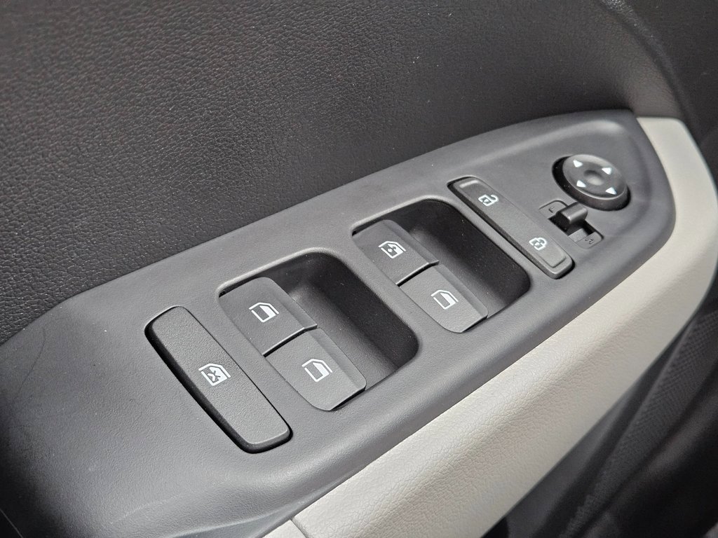 Used 2026 Hyundai Venue SEL FWD image 23