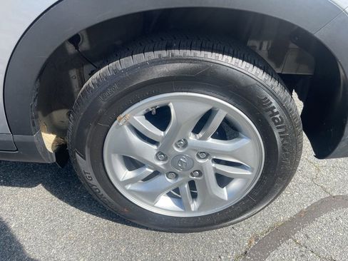 Certified 2023 Hyundai Venue SE w/ Cargo Package FWD image 31