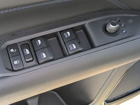 New 2026 Jeep Compass Latitude image 10