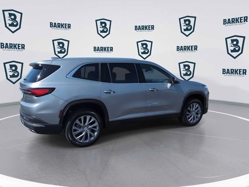 Used 2025 Buick Enclave Preferred AWD/4WD image 9