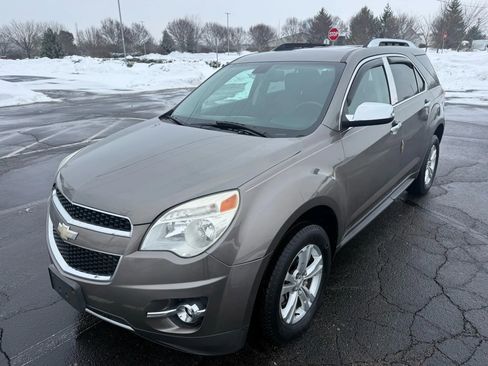 Used 2011 Chevrolet Equinox LT w/ Chrome Appearance Package image 2