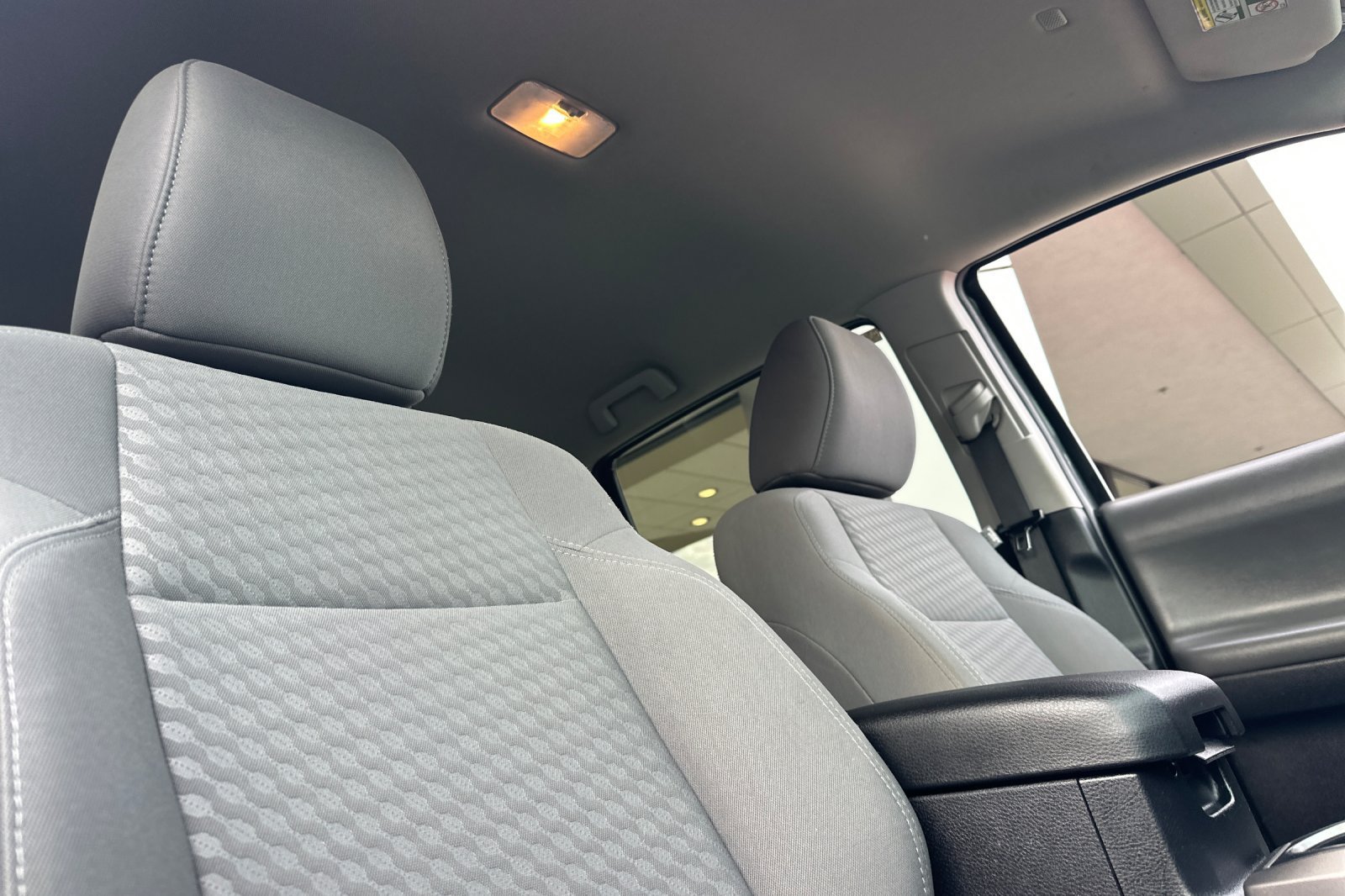 Used 2021 Toyota Tacoma SR5 AWD/4WD image 13