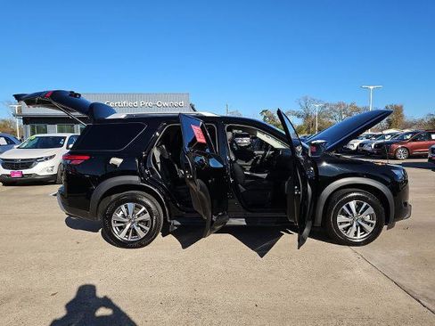Certified 2025 Nissan Pathfinder SL image 13