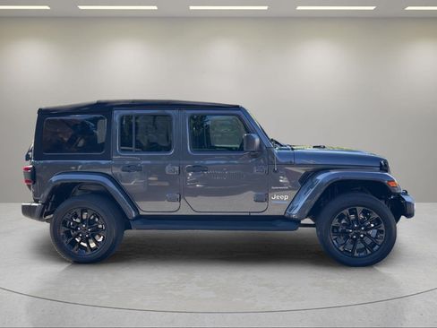 Used 2021 Jeep Wrangler Unlimited Sahara w/ Cold Weather Group AWD/4WD image 6