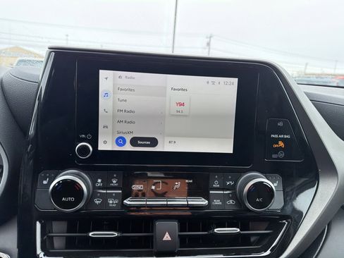 Used 2023 Toyota Highlander XLE image 19