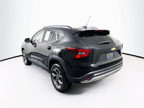 Used 2025 Chevrolet Trax LT FWD image 5