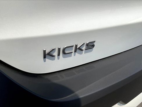 New 2025 Nissan Kicks SR image 12