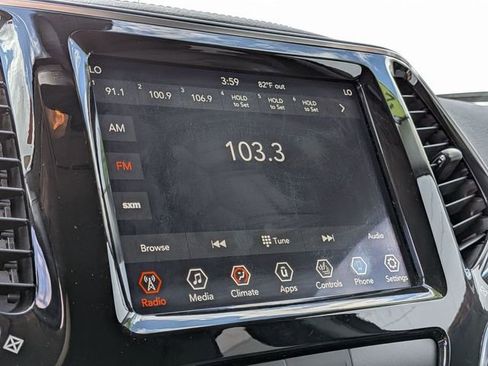 Used 2019 Jeep Cherokee Limited image 22