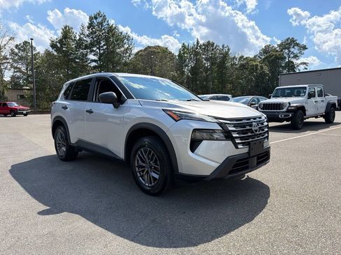 Used 2024 Nissan Rogue S AWD/4WD image 4