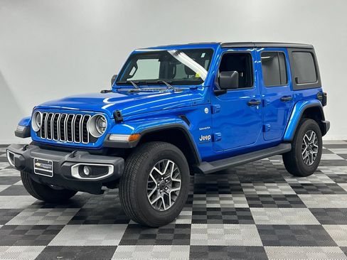 Used 2024 Jeep Wrangler Unlimited Sahara w/ Technology Group AWD/4WD image 6