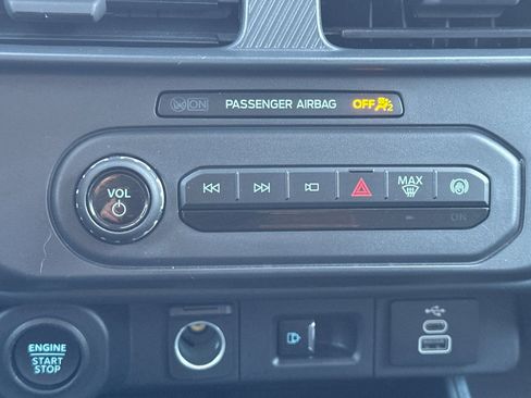 Certified 2025 Ford Maverick Lariat w/ Black Appearance Package image 22