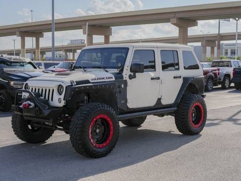 Used 2016 Jeep Wrangler Unlimited Rubicon w/ Connectivity Group AWD/4WD image 16