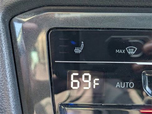 Certified 2023 Volkswagen Tiguan SE R-Line image 25