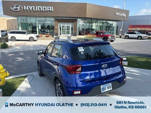 Used 2023 Hyundai Venue Limited FWD image 9