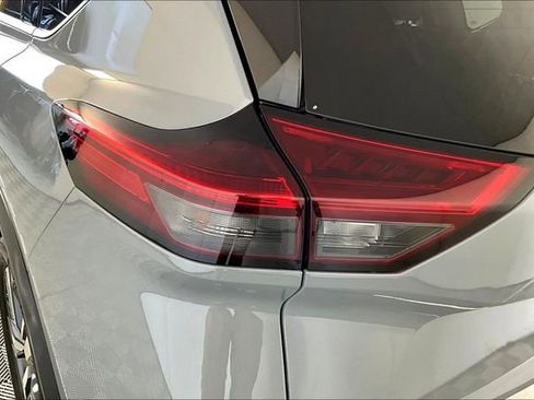 Used 2023 Nissan Rogue SL w/ SL Premium Package image 29