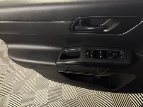 Used 2025 Nissan Pathfinder SV FWD image 24