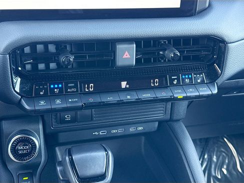 Used 2024 Toyota Land Cruiser image 33