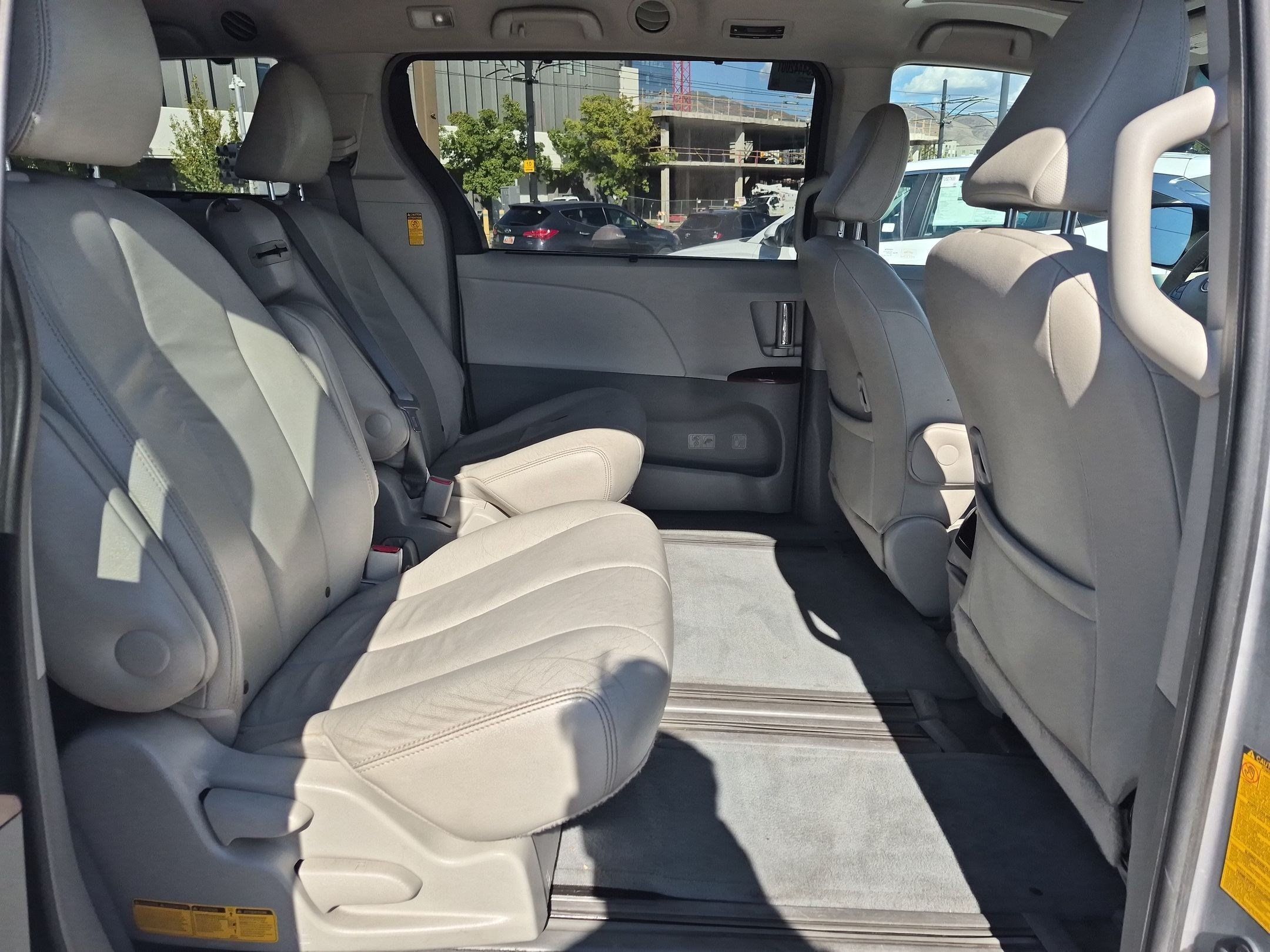 Used 2014 Toyota Sienna XLE FWD image 27